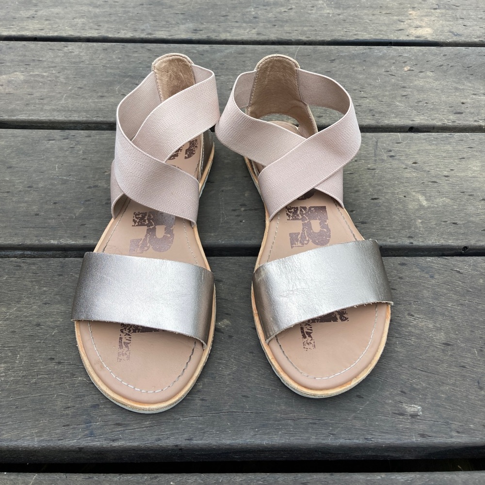 Rose Gold Sorel Sandals, Size 7